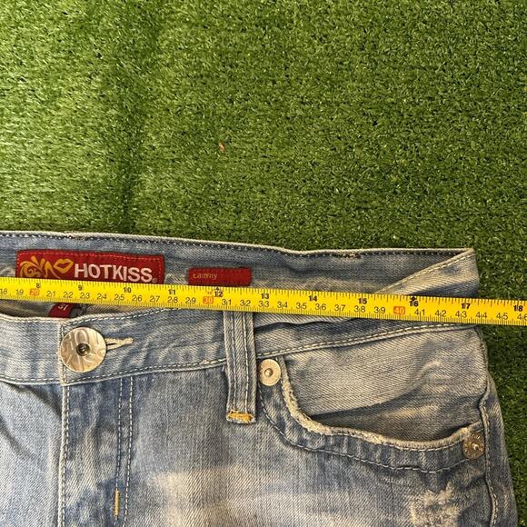 Women’s Retro Denim Hot Kiss Distressed Jeans - Picture 7 of 8